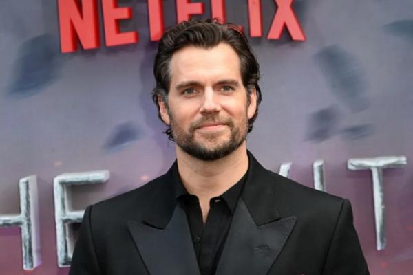 Henry Cavill Diumumkan Sebagai Pemeran Utama Film.