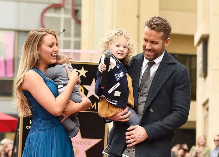 Blake Lively dan Ryan Reynolds Rayakan Perayaan Keluarga